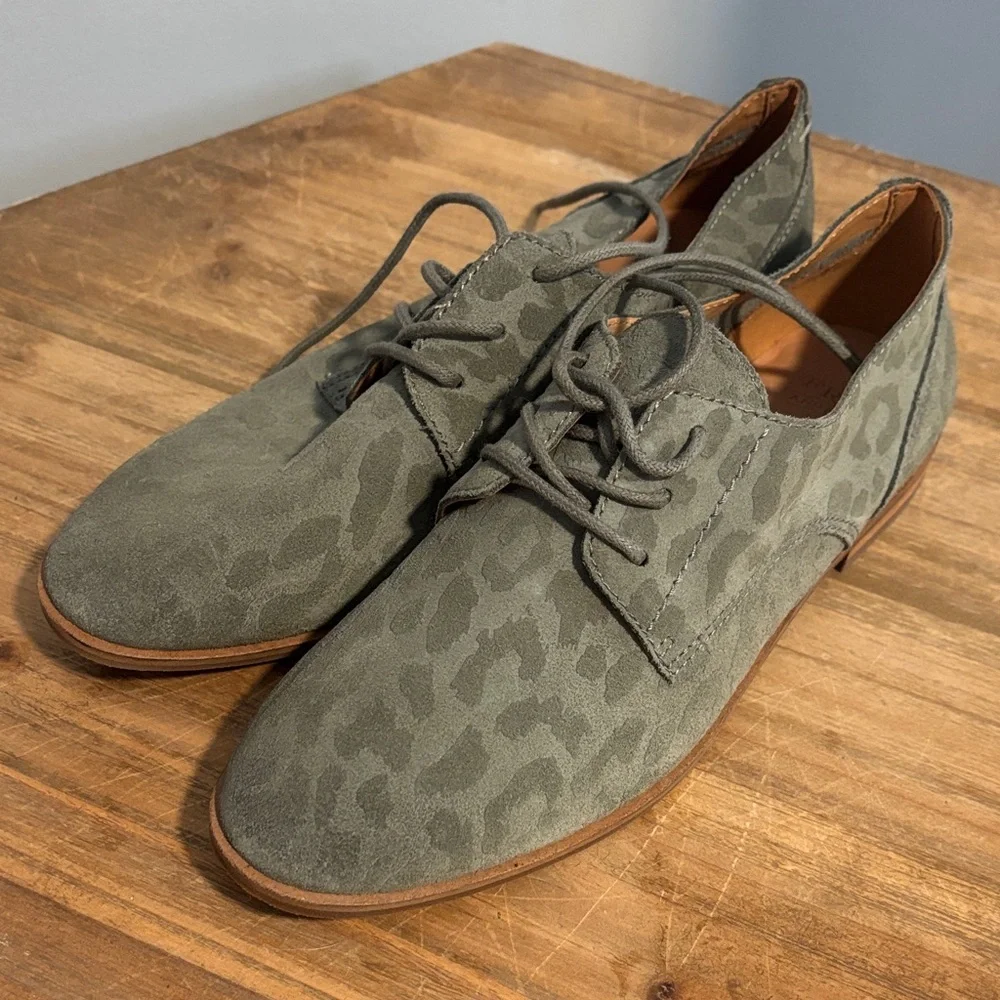 FRYE AND CO. Piper Oxford in Olive Embossed‎ Leopard Print Rare Find Preppy